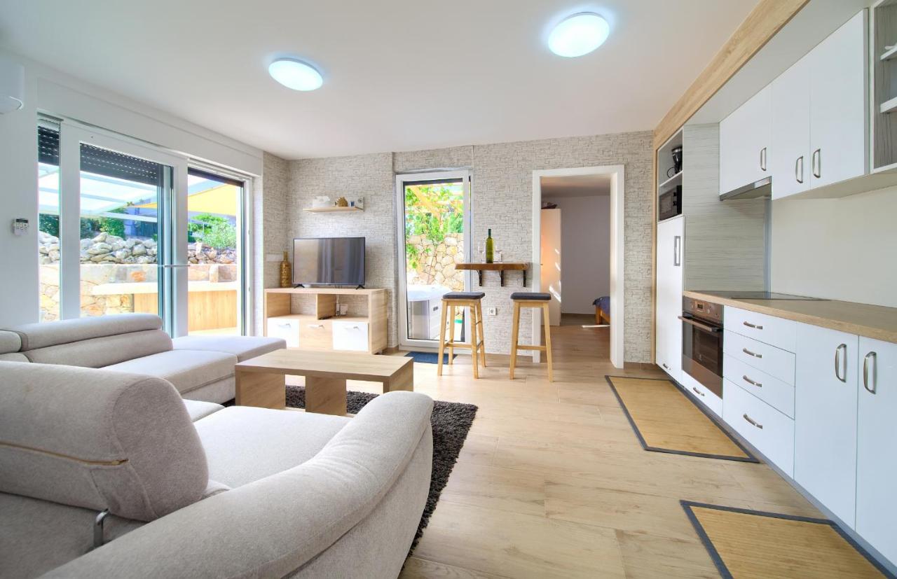 Apartments Nadica Deluxe Malinska Luaran gambar